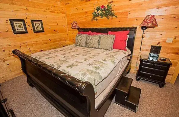 Harrisons Hideout by Sugar Maple Cabins