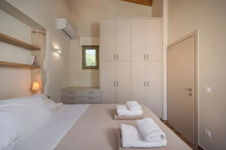 Lithos Residence