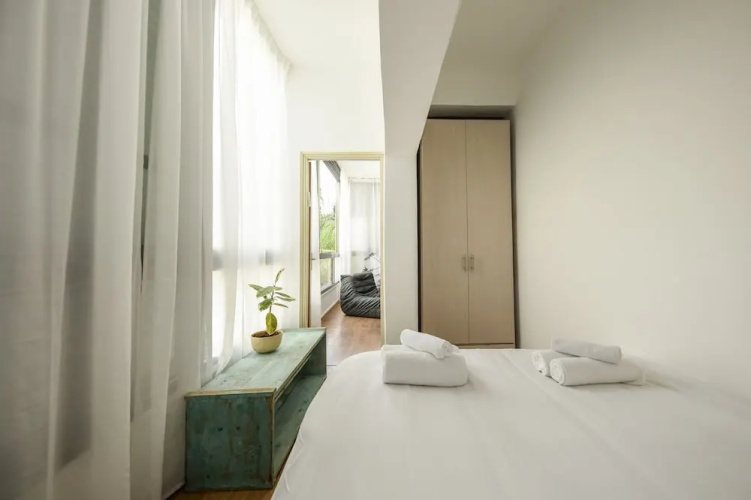 Stylish 2-Bedroom Green Oasis