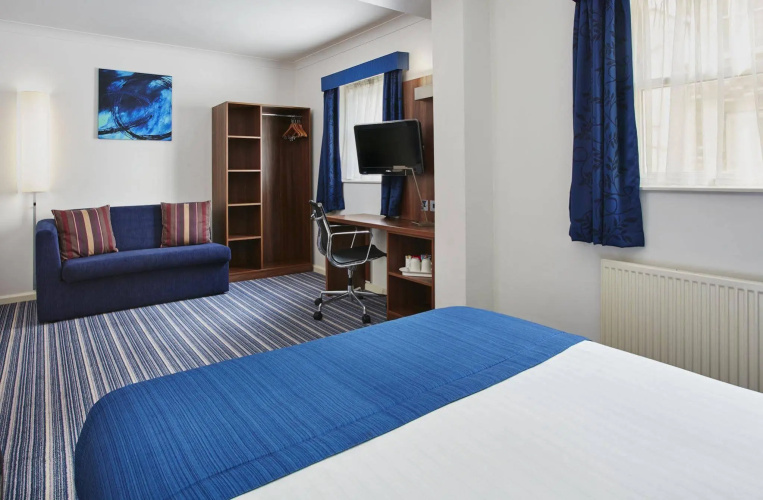 Holiday Inn Express London - Victoria photo 13