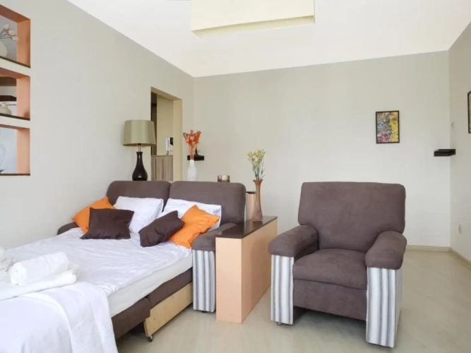 2 Bedrooms Apartment