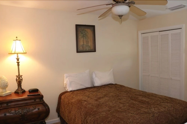 Grand Caribbean 425 by RedAwning