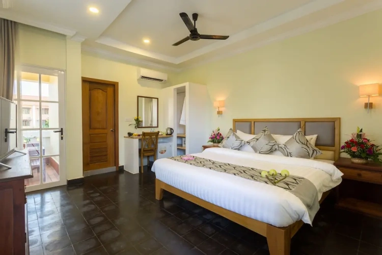 Deluxe Double room with balcony and with city view