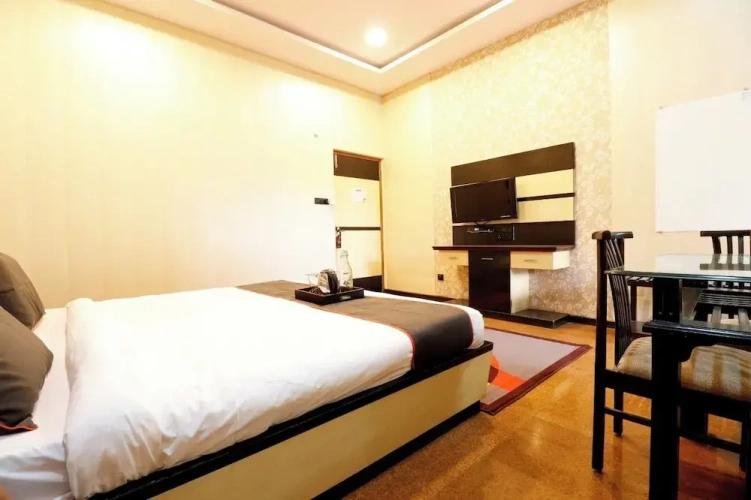 Deluxe Double room with city view