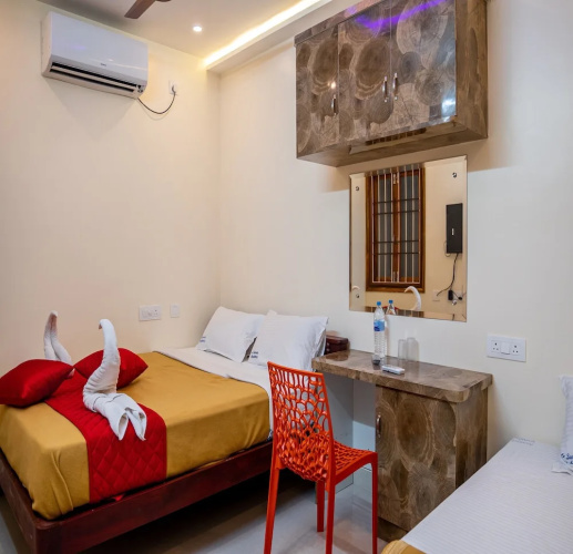 Le Suresh Residency