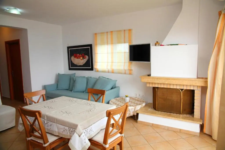 Apartment in Theologos