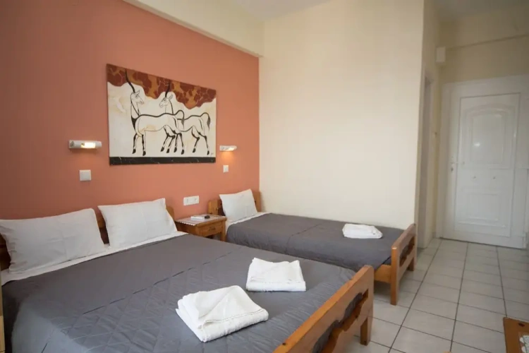 Standard Triple room
