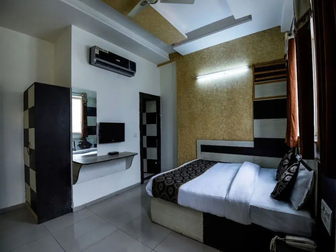 Hotel Alpine Inn by OYO