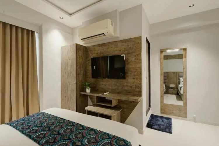 Standard Quadruple Family room