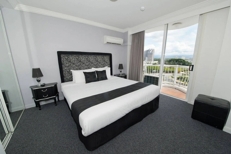 Broadbeach Holiday Apartments, Store 19