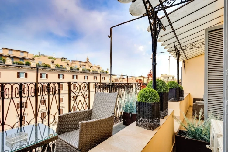 Deluxe room with balcony and with city view