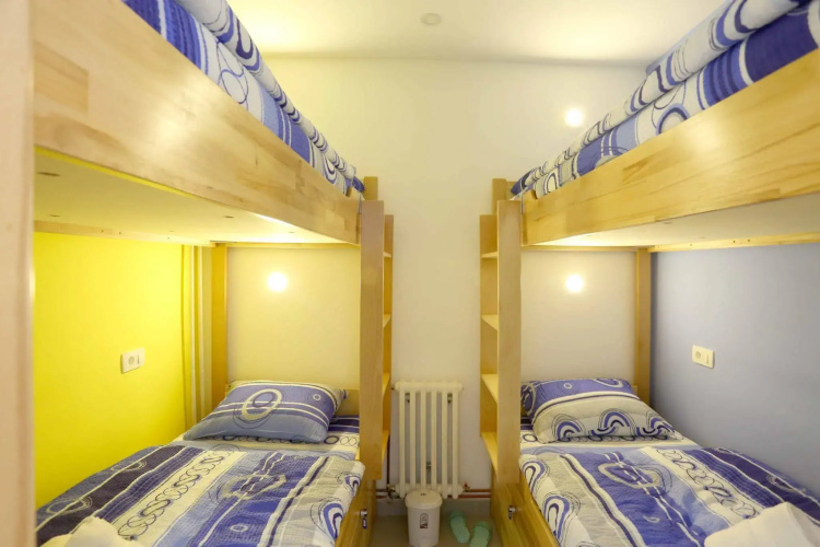 Hostel City Rest