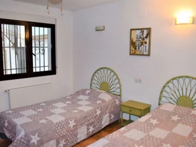House Ruisenor Falcone