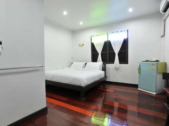 Huan Esan Place