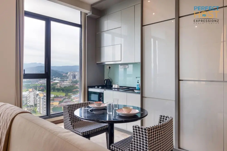 Expressionz Professional Suites by Perfect Host