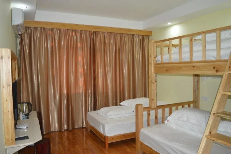 Qingfengge Hostel