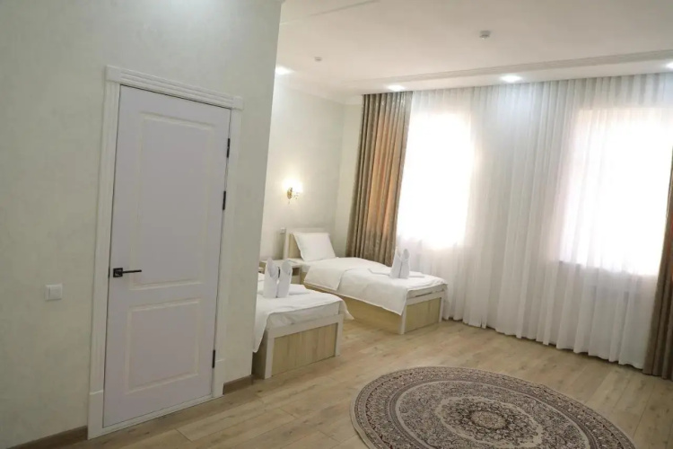 Status Hotel