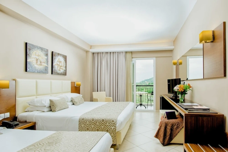 Deluxe Triple room with balcony