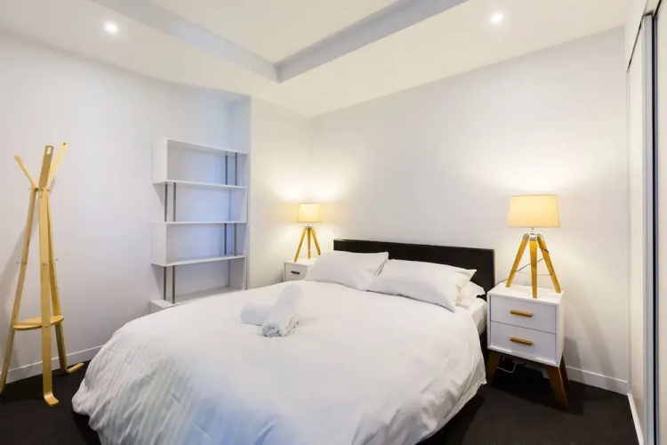 SANTERI, 2BDR Melbourne Apartment