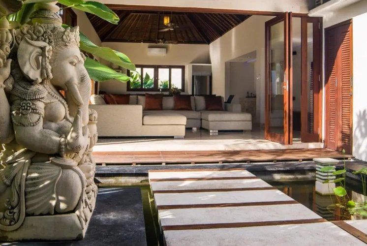 4 Bedrooms Villa