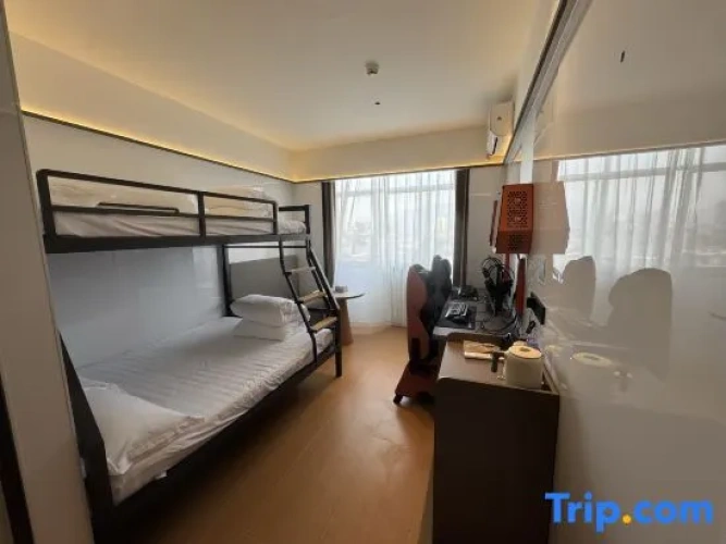 Standard Double room with city view