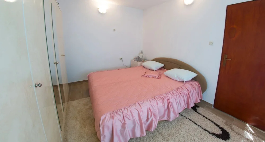 Old Bridge Terrace Apartment