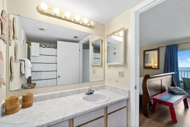 Moonspinner by Book That Condo