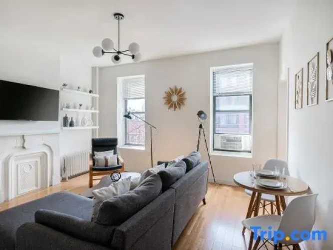 3 Bedrooms Apartment