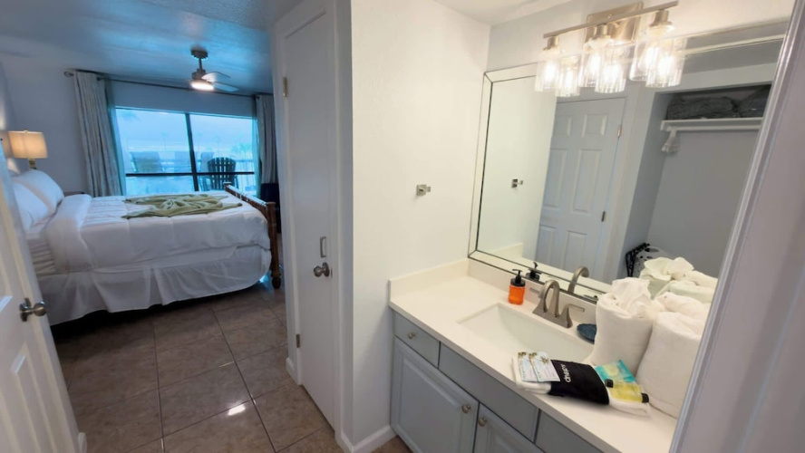 Sleeps 10 Direct Beach Heated Pool