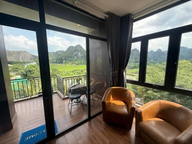 Standard Quadruple Family room with balcony and with mountain view