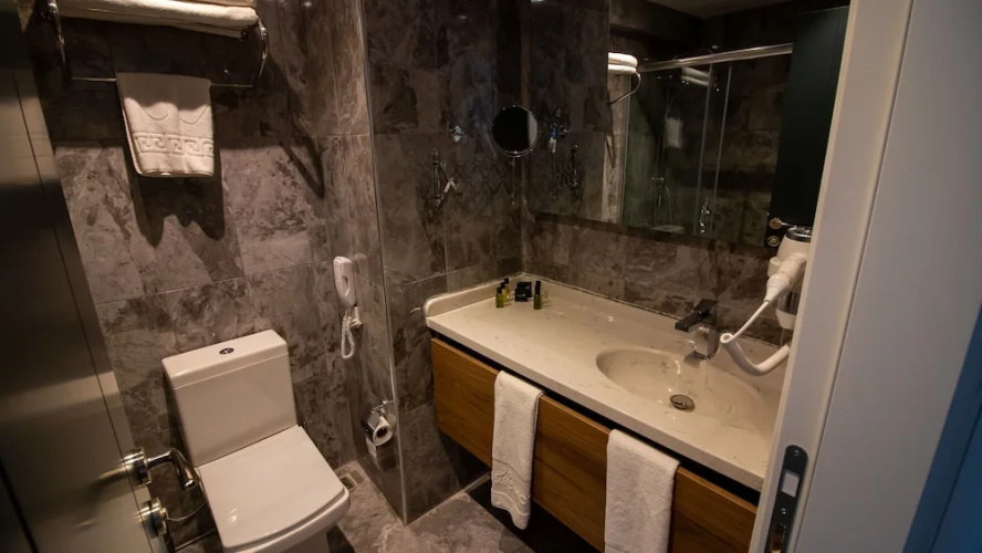 Lake Li̇fe Hotel