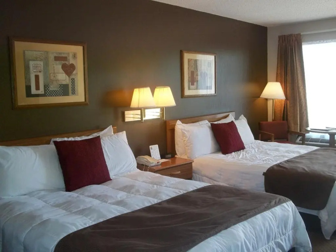 Lodge At the Falls