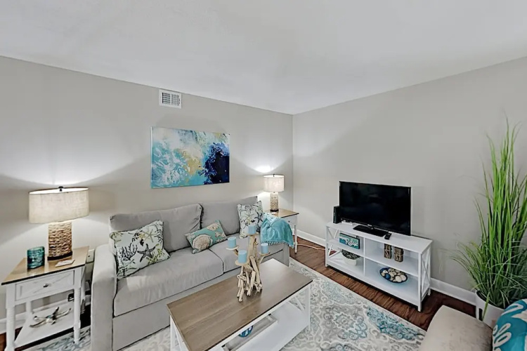 3211hhre 2 Bedroom Condo