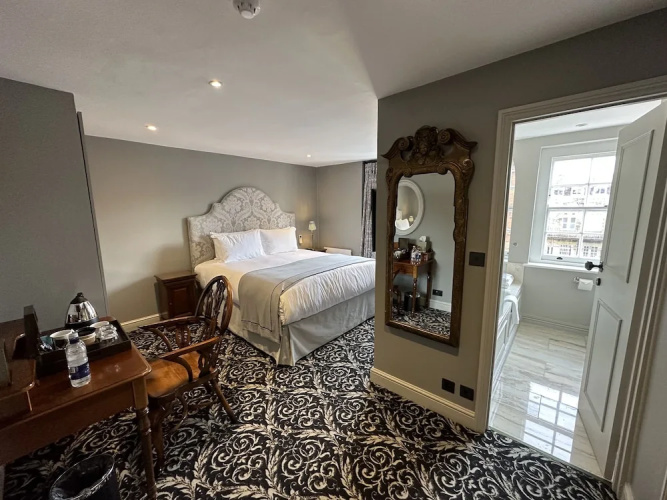No. 30 Knightsbridge