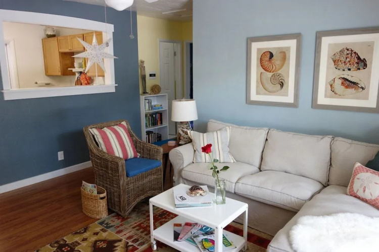 808 11th - Beachside Charmer