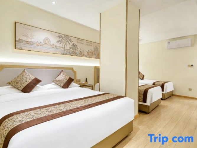 Standard Triple room