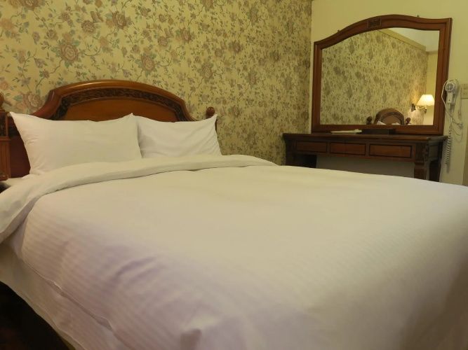 Champagne Hotel