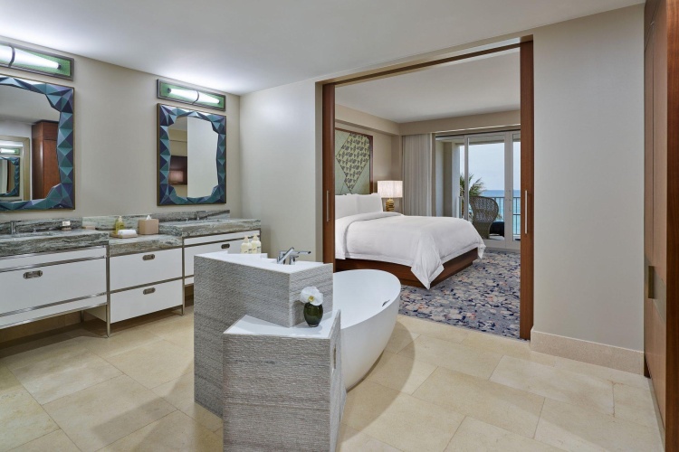 Grand Double room with balcony and oceanfront