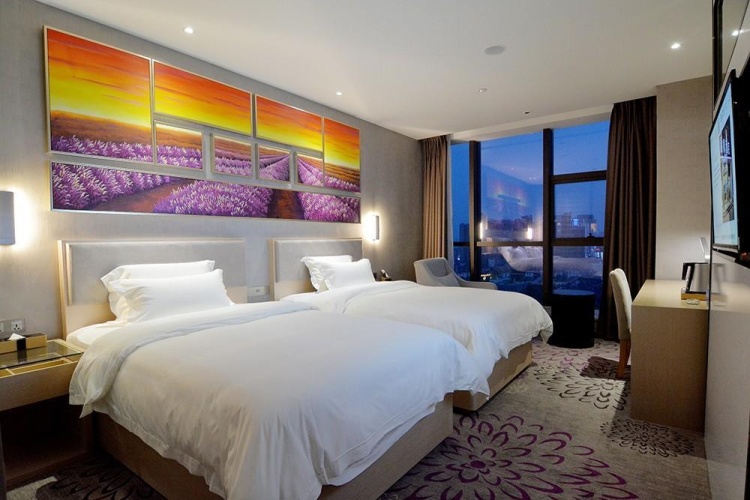 Standard Double room with city view