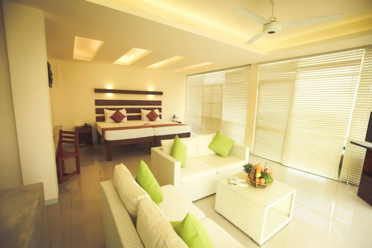 Beacon Beach Hotel