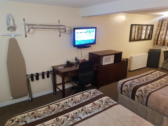 Standard Quadruple Basement room