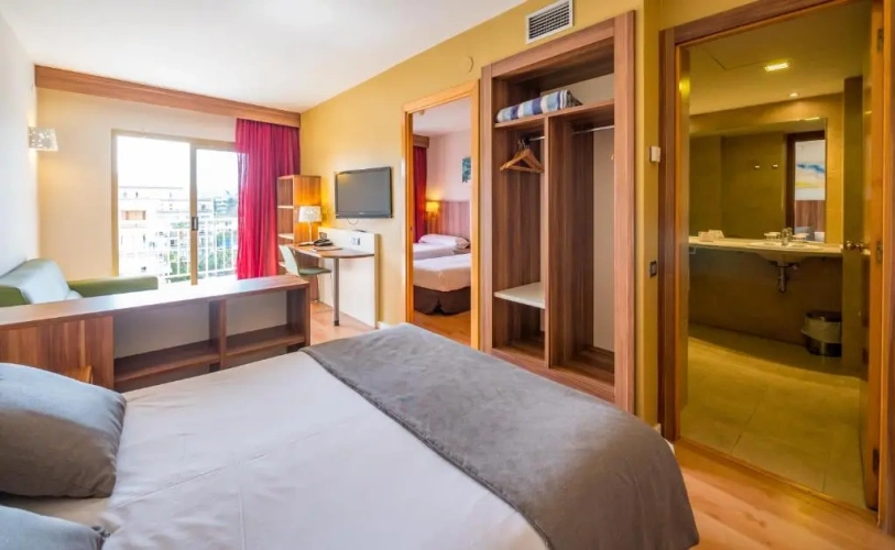 Family Suite with pool view