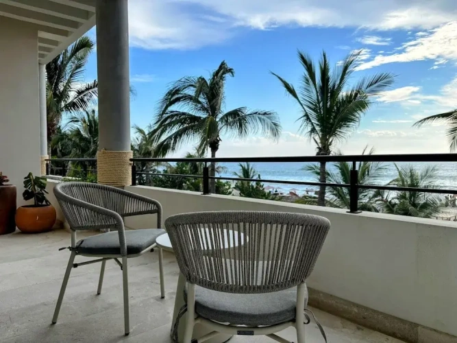 1 Bedroom Deluxe Suite beachfront