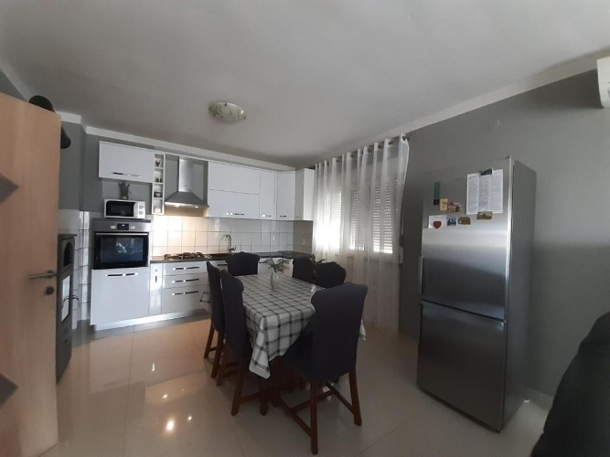 3 Bedrooms Apartment