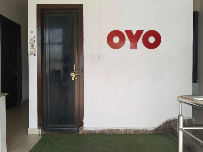 POP 80576J Vasu Hotel