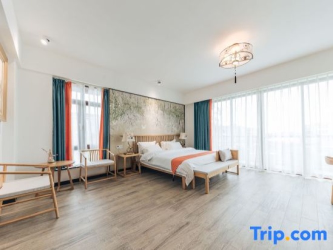 Premier Suite with garden view