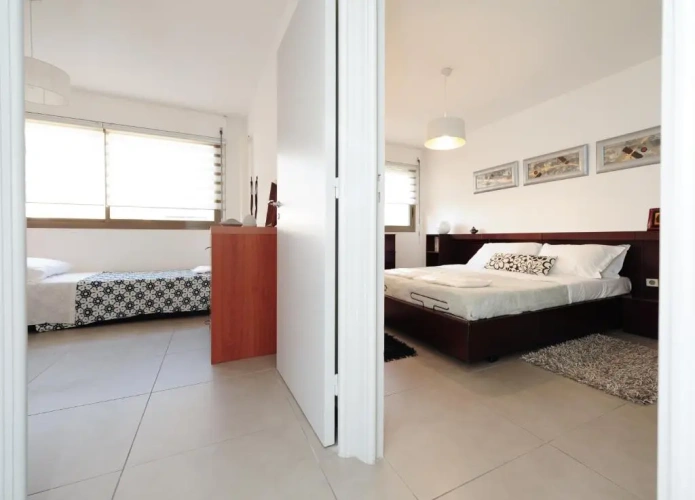 4 Bedrooms Apartment