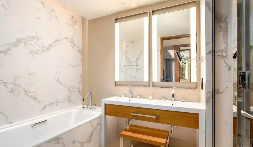 Posh 2 BR in Address Opera Mall Access