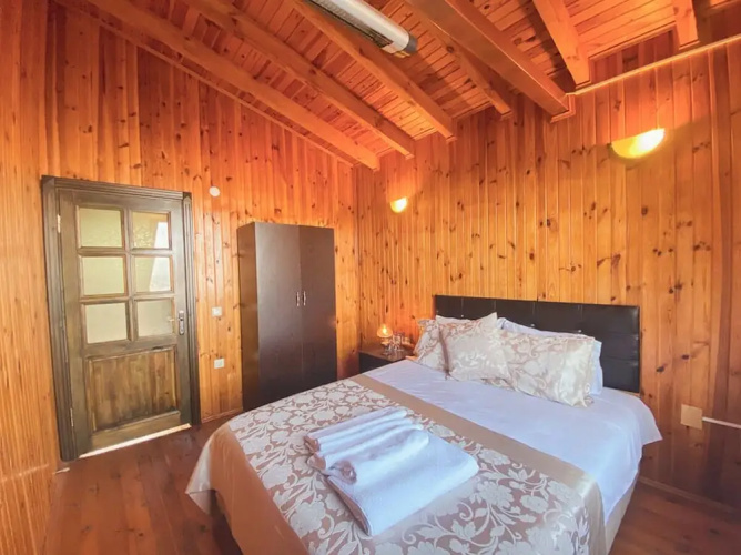 Menzara Hotel & Restaurant