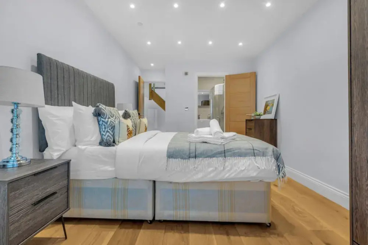 Three Bed Spacious Apartment in Dalston